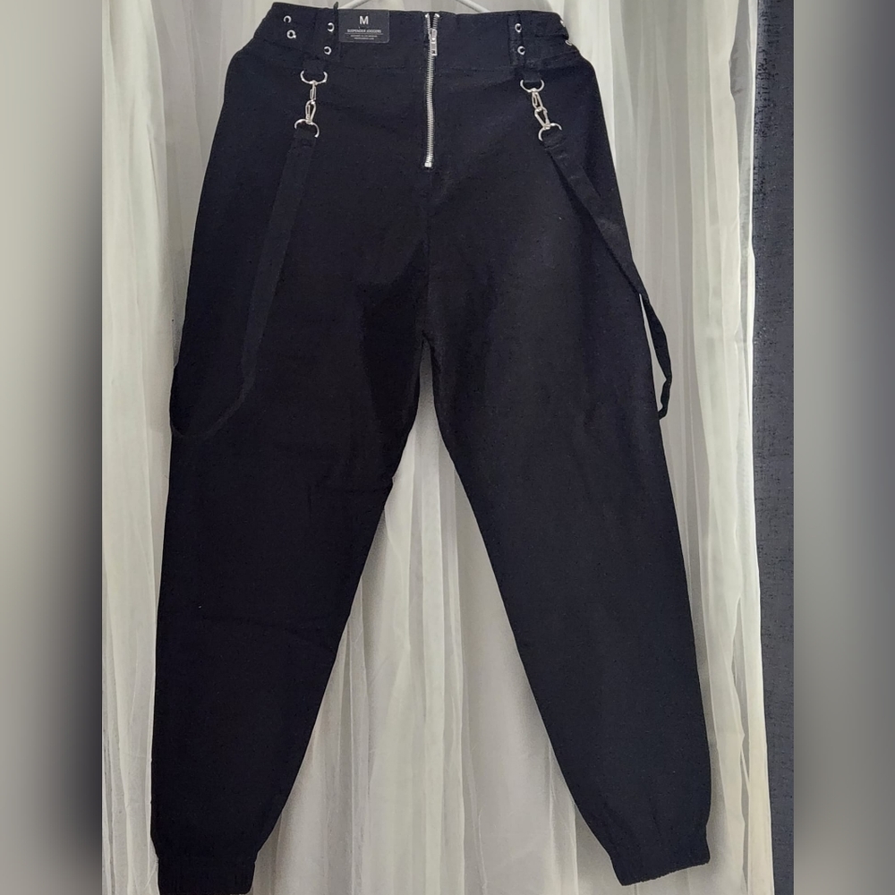 vailable In Black .Cargo JoggerHigh WaistBack Zipper ClosureBel